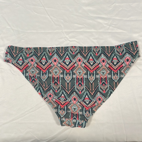 Pattern Bikini Set - Picture 3 of 6